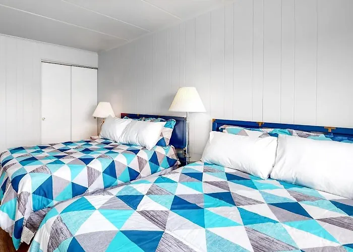 3rd-floor Near The With Balcony Partial Ocean Views & Ac Holiday home *