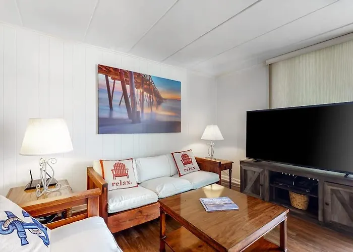 3rd-floor Near The With Balcony Partial Ocean Views & Ac Holiday home *
