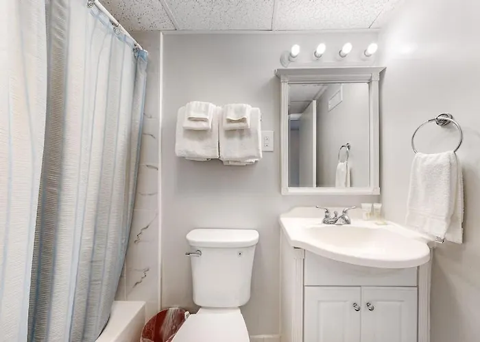 Holiday home 3rd-floor Near The With Balcony Partial Ocean Views & Ac
