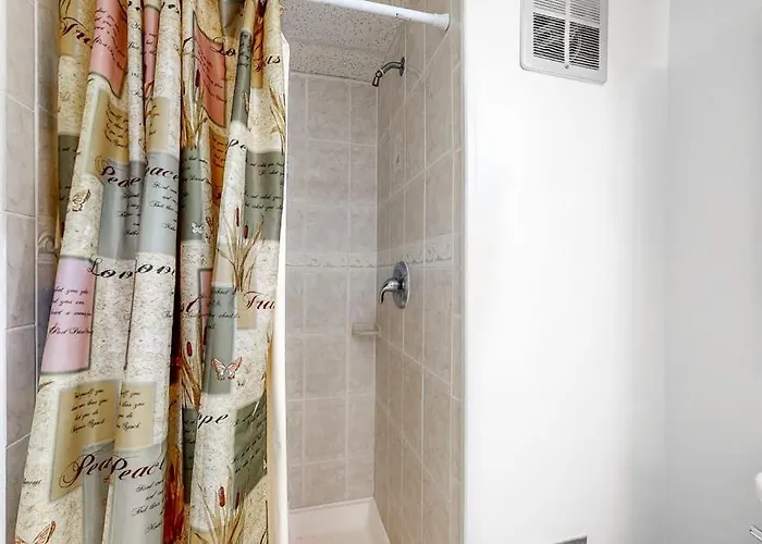Holiday home 3rd-floor Near The With Balcony Partial Ocean Views & Ac