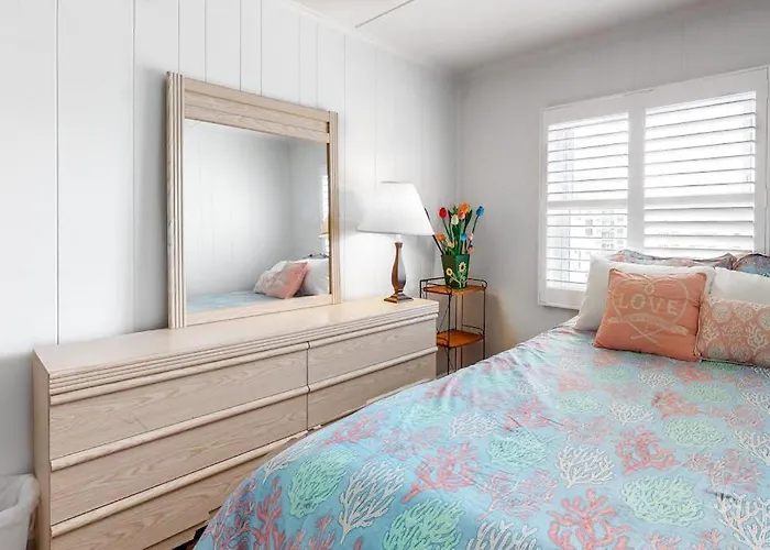 Holiday home 3rd-floor Near The With Balcony Partial Ocean Views & Ac *