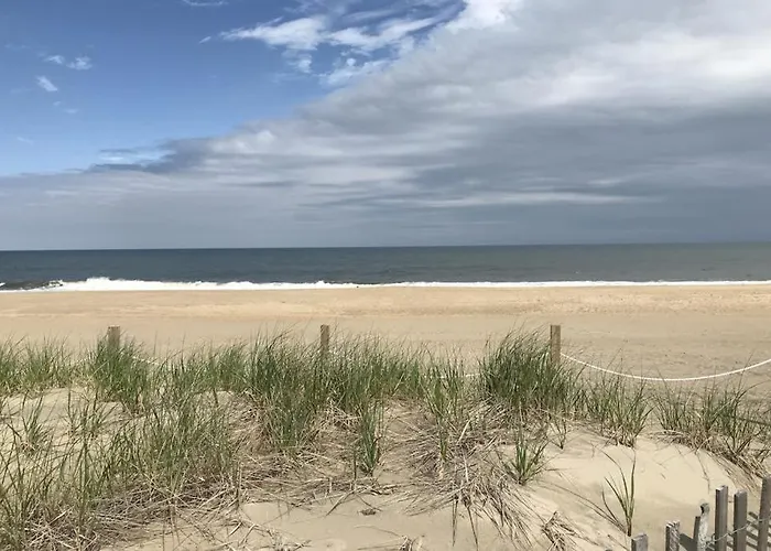 Holiday home 3rd-floor Near The With Balcony Partial Ocean Views & Ac *