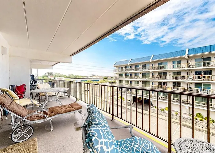 Holiday home 3rd-floor Near The With Balcony Partial Ocean Views & Ac *